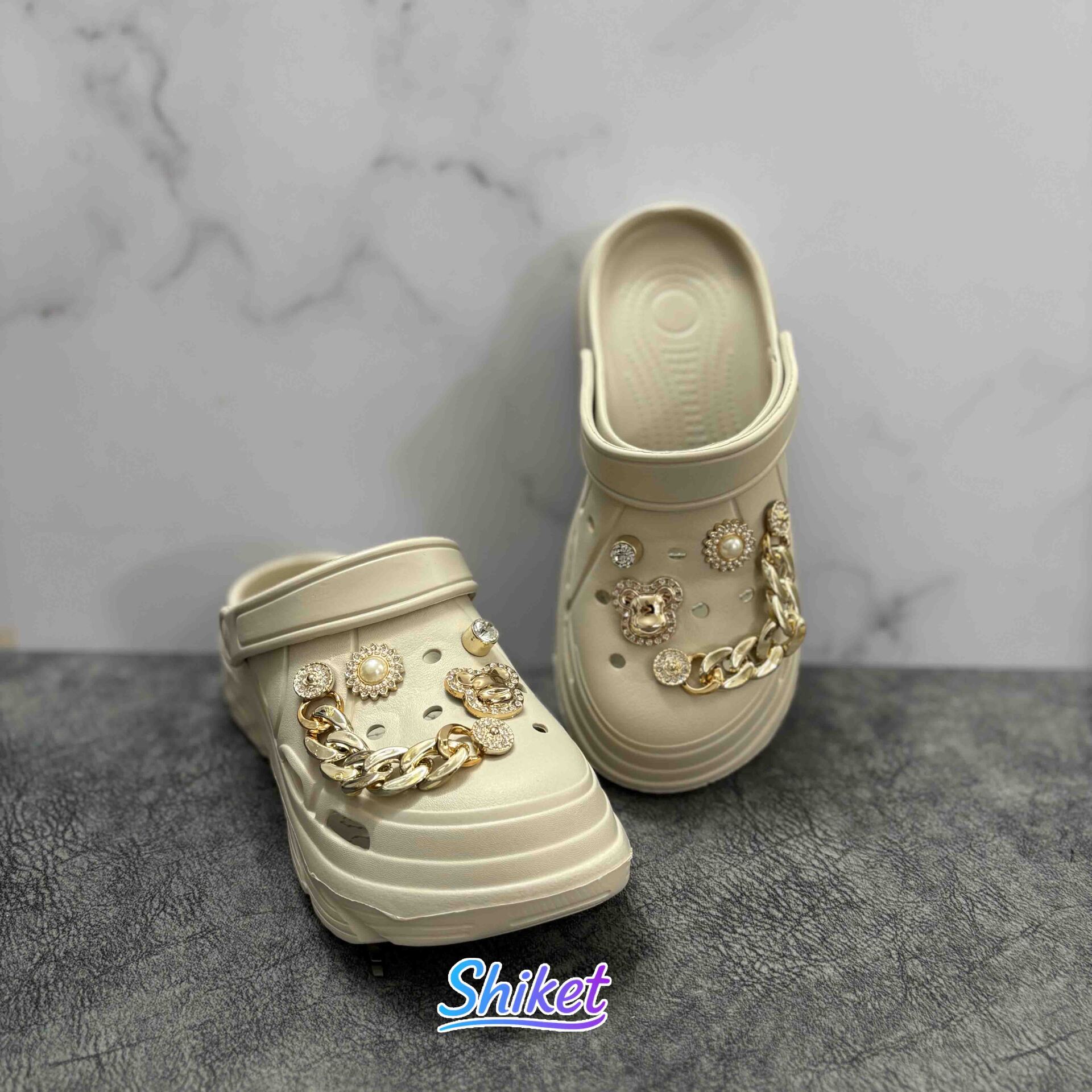  کراکس زنانه نگین‌دار مدل Golden Charm (رنگ نسکافه ای) 