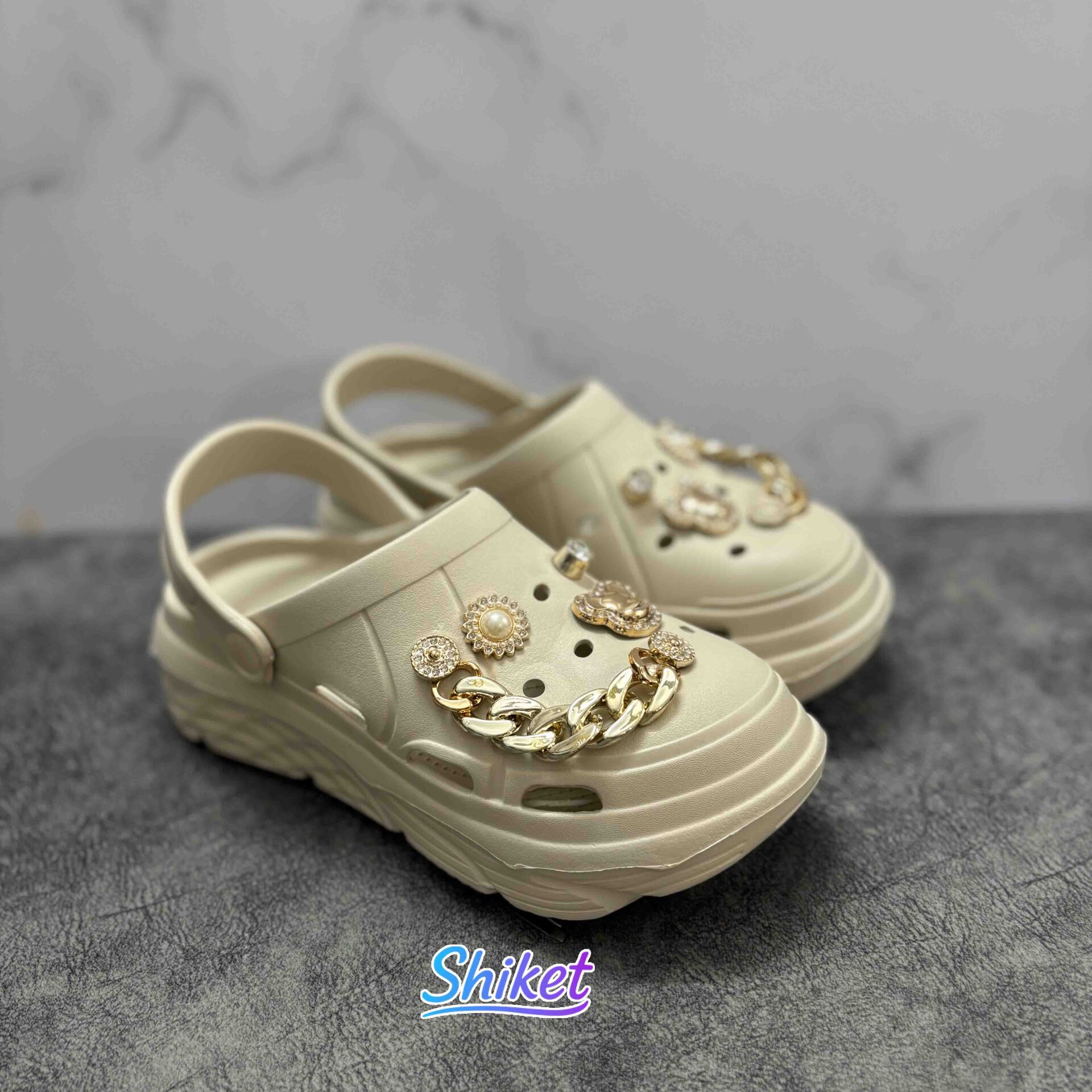  کراکس زنانه نگین‌دار مدل Golden Charm (رنگ نسکافه ای) 