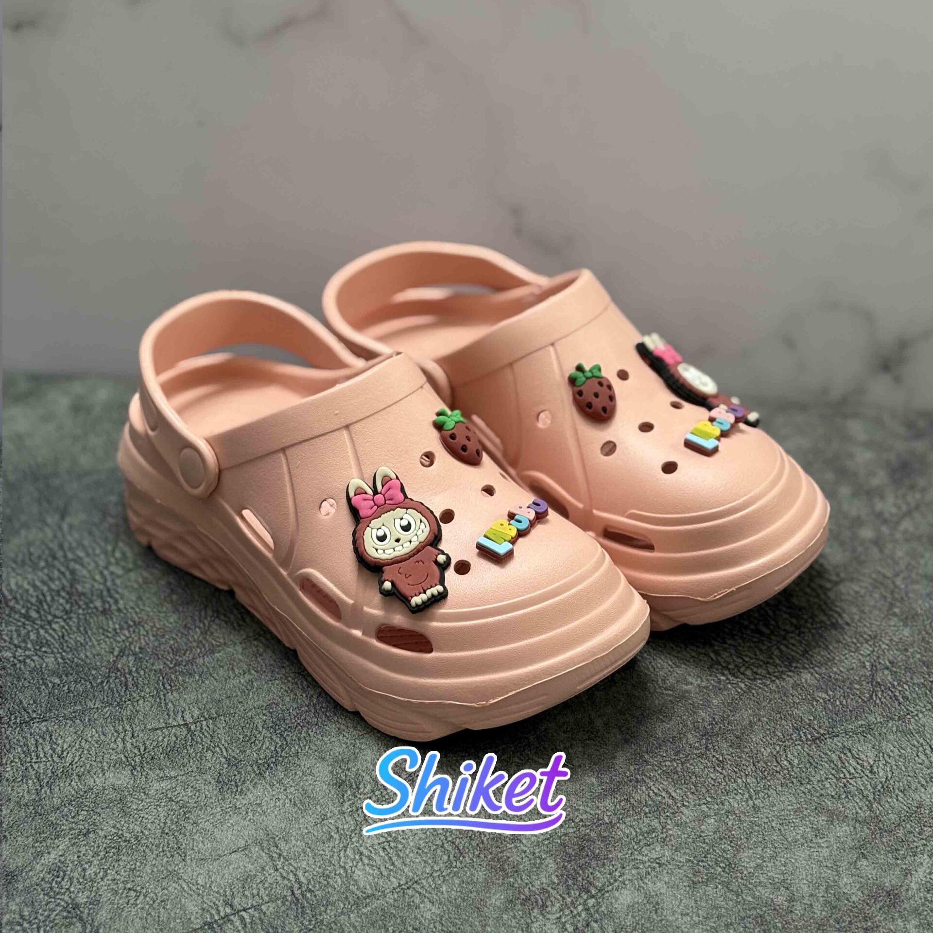 کراکس زنانه عروسکی مدل Labubu (رنگ صورتی)